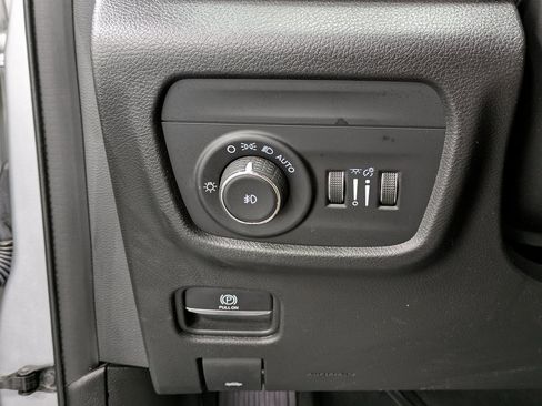 Used 2022 Jeep Grand Cherokee L Limited w/ Luxury Tech Group II image 19