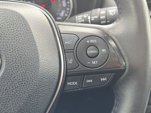 Used 2020 Toyota RAV4 XLE Premium image 29