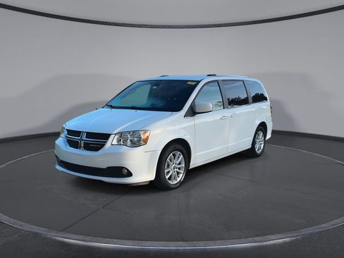 Used 2019 Dodge Grand Caravan SXT FWD image 4