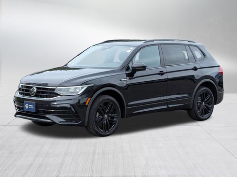Used 2022 Volkswagen Tiguan SE R-Line AWD/4WD image 3