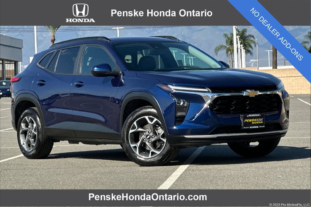 Used 2024 Chevrolet Trax LT w/ Driver Confidence Package FWD image 1