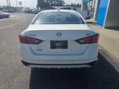 Used 2024 Nissan Altima 2.5 SV FWD image 4