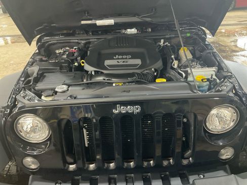 Used 2017 Jeep Wrangler Unlimited Rubicon w/ Cold Weather Group image 27