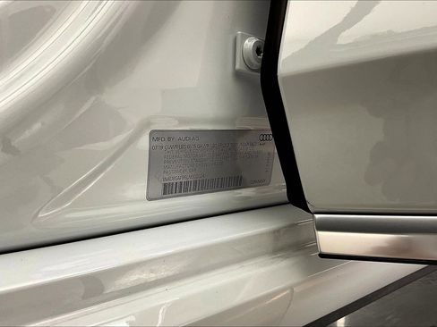 Used 2020 Audi S8 L image 19