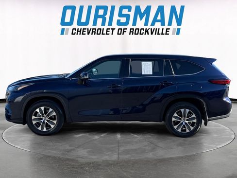 Used 2022 Toyota Highlander XLE image 3