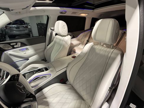 Used 2024 Mercedes-Benz Maybach GLS 600 4MATIC image 64