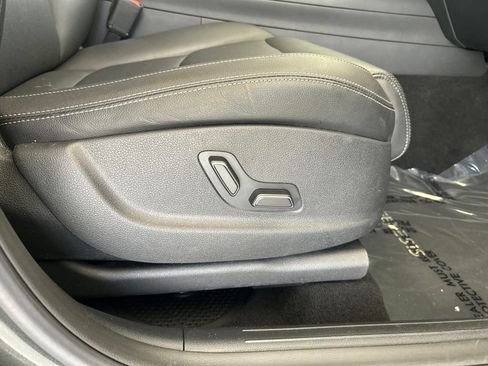 Used 2025 Genesis GV70 2.5T AWD/4WD image 26