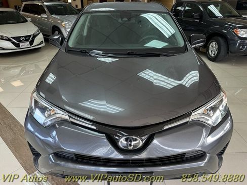 Used 2018 Toyota RAV4 LE image 2