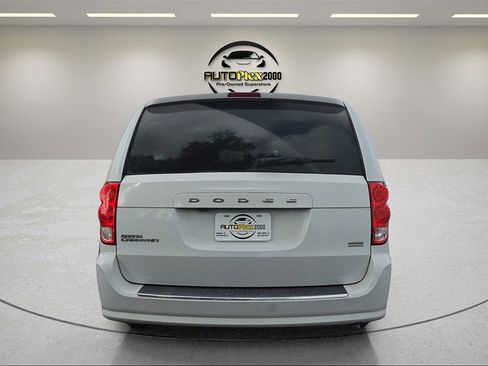 Used 2018 Dodge Grand Caravan SE w/ UConnect Hands-Free Group image 6