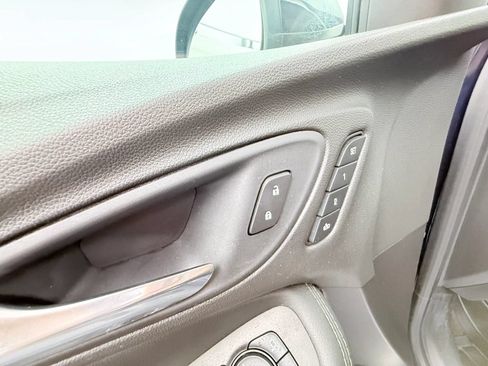 Used 2021 Buick Encore GX Essence w/ Advanced Technology Package FWD image 31
