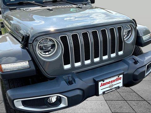 Used 2020 Jeep Wrangler Unlimited Sahara AWD/4WD image 35