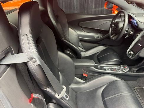 Used 2019 McLaren 570S Spider RWD image 9