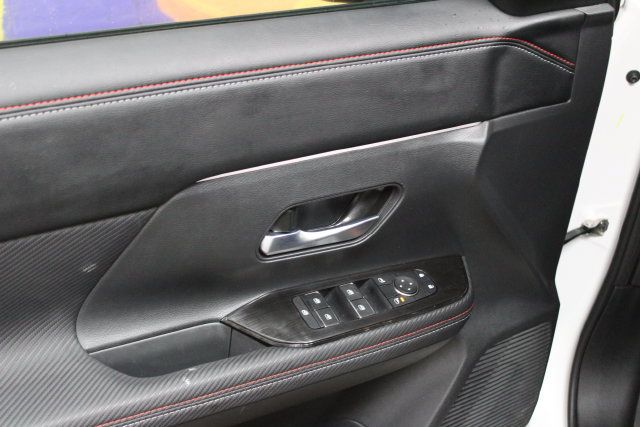 Used 2026 Nissan Kicks SR FWD image 13