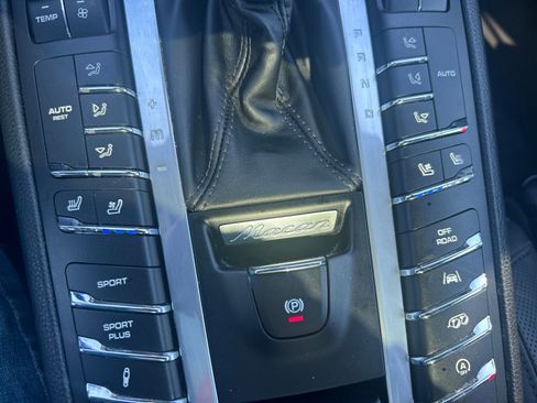 Used 2018 Porsche Macan Sport Edition image 37