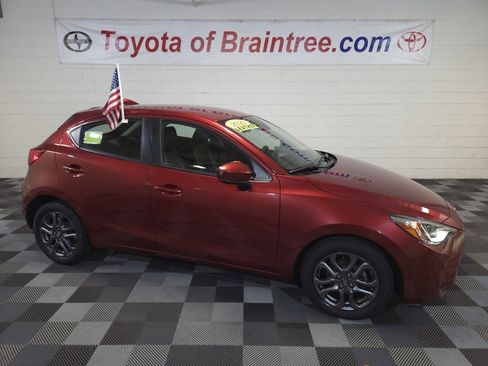 Certified 2020 Toyota Yaris XLE image 1