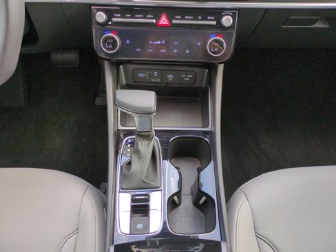 Certified 2025 Hyundai Santa Cruz SEL image 18