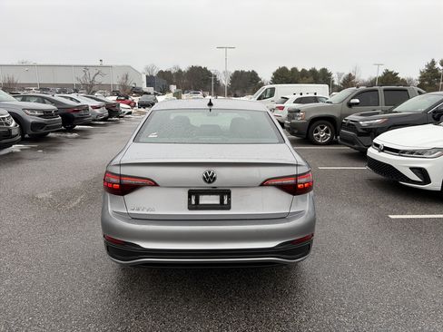 Used 2023 Volkswagen Jetta Sport image 5