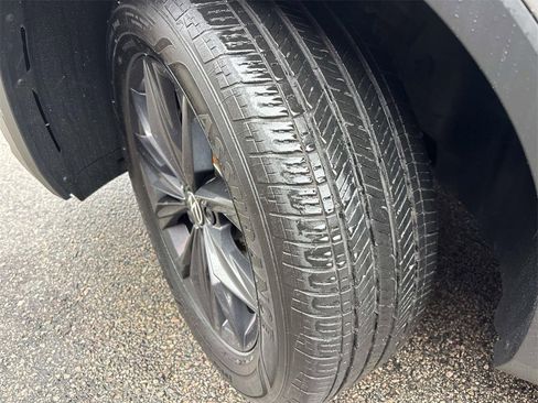 Used 2024 Volkswagen Tiguan SE image 9