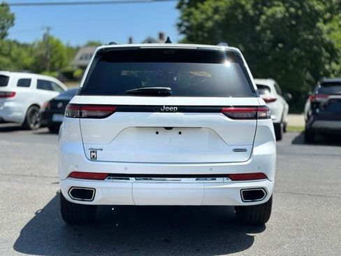 Used 2023 Jeep Grand Cherokee Overland w/ Luxury Tech Group IV AWD/4WD image 5