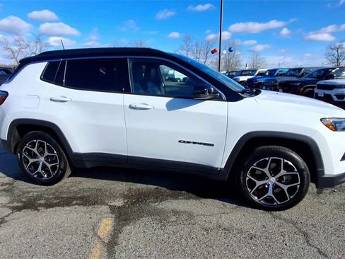 Certified 2024 Jeep Compass Limited image 9