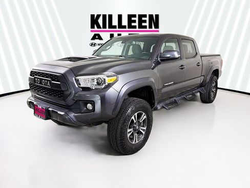 Used 2019 Toyota Tacoma TRD Sport image 3