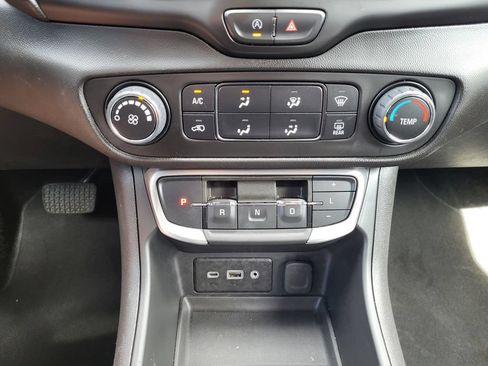 Used 2024 GMC Terrain SLE AWD/4WD image 15