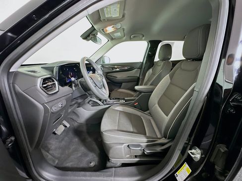Used 2025 Chevrolet TrailBlazer LT FWD image 13