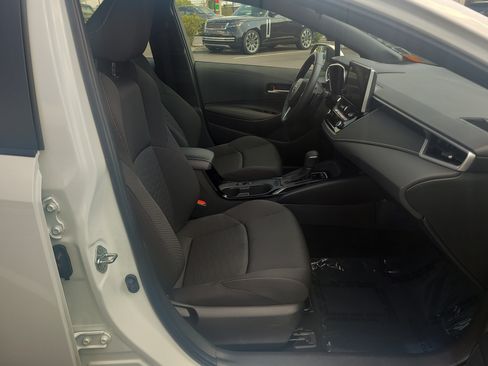 Certified 2025 Toyota Corolla SE w/ SE Package FWD image 17
