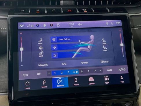 Used 2025 Jeep Grand Cherokee Limited w/ Luxury Tech Group II image 17