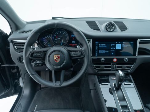 Certified 2026 Porsche Macan AWD/4WD image 32