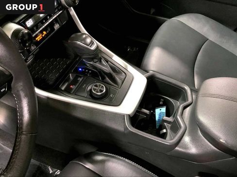 Used 2022 Toyota RAV4 XLE Premium image 17