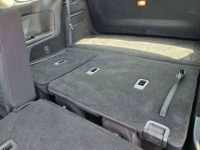 Used 2023 Nissan Pathfinder SV AWD/4WD image 8