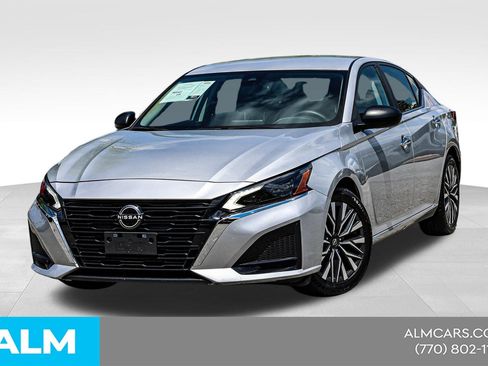 Used 2024 Nissan Altima 2.5 SV FWD image 1