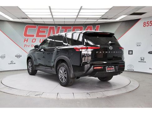 New 2026 Nissan Pathfinder S image 4