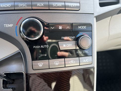 Used 2012 Toyota Venza LE image 18