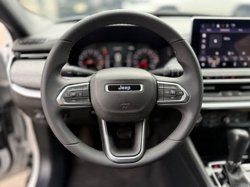 Used 2024 Jeep Compass Latitude image 15