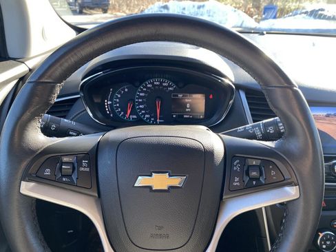 Used 2022 Chevrolet Trax LT w/ Driver Confidence Package image 17