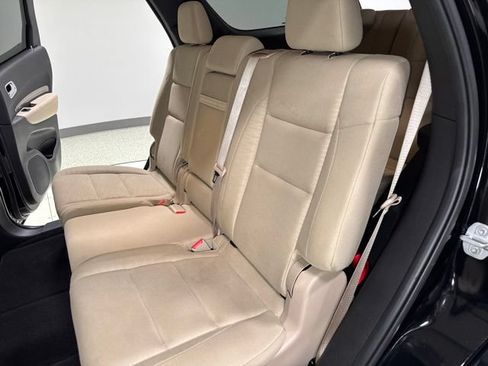 Used 2019 Dodge Durango SXT AWD/4WD image 2