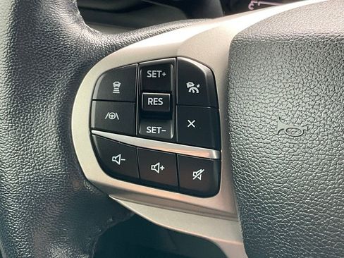 Used 2022 Ford Explorer XLT w/ Equipment Group 202A image 5