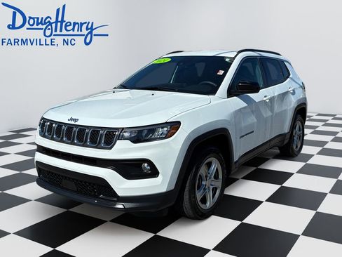 Used 2024 Jeep Compass Latitude AWD/4WD image 1