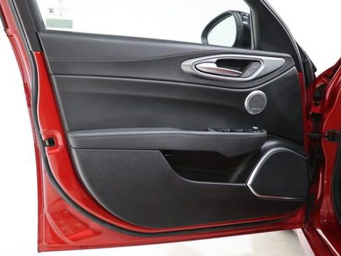 Used 2023 Alfa Romeo Giulia Veloce RWD image 17