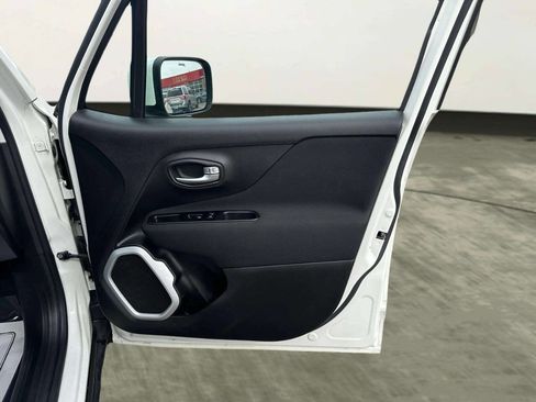 Used 2020 Jeep Renegade Latitude AWD/4WD image 24