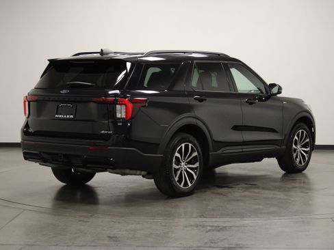 Used 2025 Ford Explorer ST-Line AWD/4WD image 8