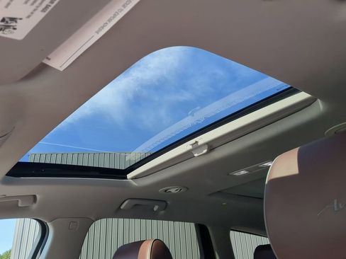 Used 2021 Buick Enclave Avenir w/ Avenir Technology Package image 17