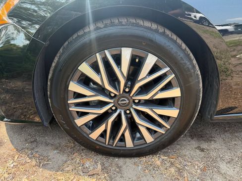 Used 2025 Nissan Altima 2.5 SV FWD image 30