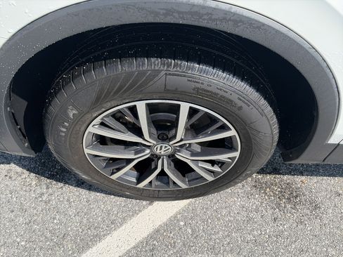 Used 2020 Volkswagen Tiguan SE w/ 3rd Row Seat Package image 9