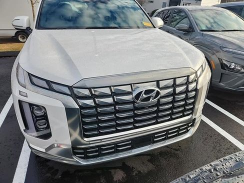 Used 2023 Hyundai Palisade Calligraphy image 14