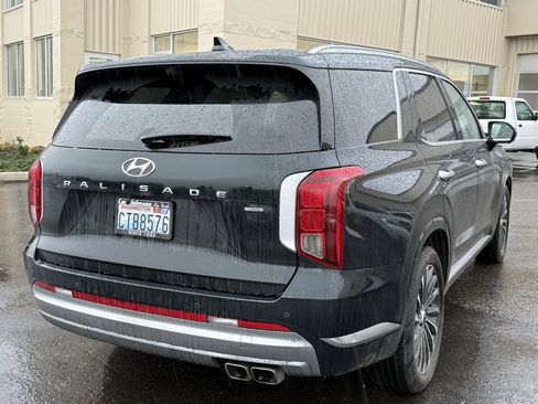 Used 2025 Hyundai Palisade Calligraphy image 3