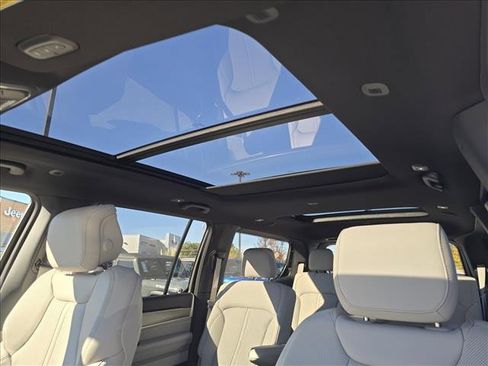 New 2025 Jeep Wagoneer Series II image 10