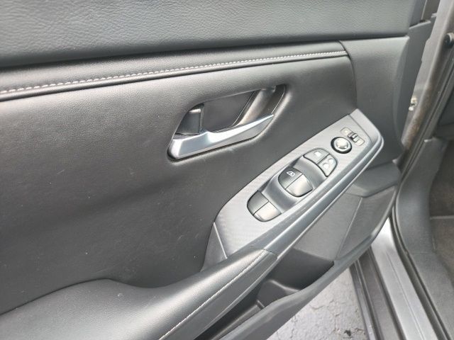 Used 2024 Nissan Sentra SV FWD image 16